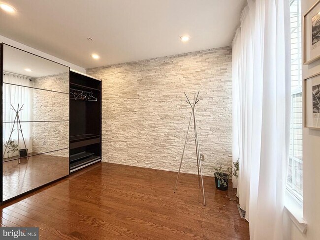 Building Photo - 308 Roarks Trail