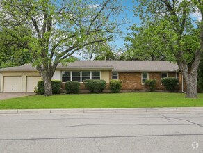 Building Photo - 3817 Trail Lake Dr