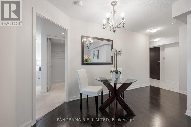 Photo du bâtiment - 215 Sherway Gardens Rd