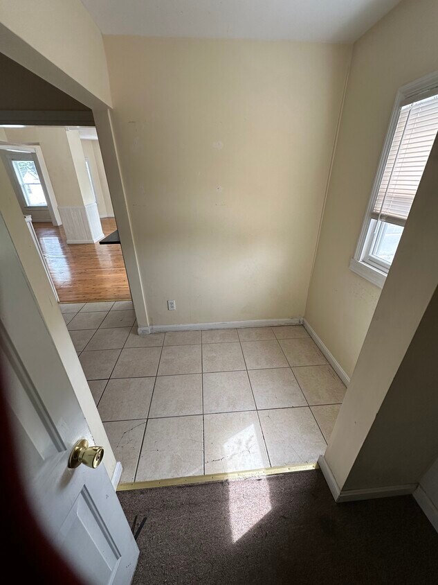 Unit Entry - 831 Princeton Blvd