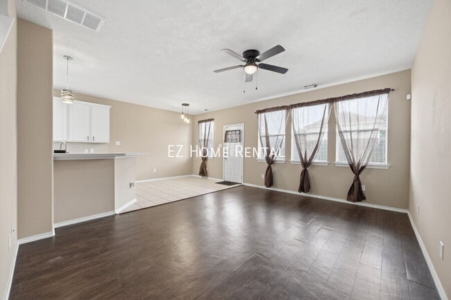 Foto del edificio - 8813 Elm Drake Ln