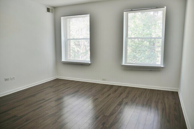 Foto del edificio - 925 W Carmen Ave