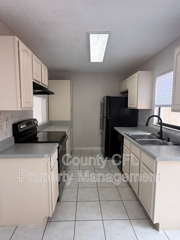 Building Photo - 1625 Long Ridge Ct