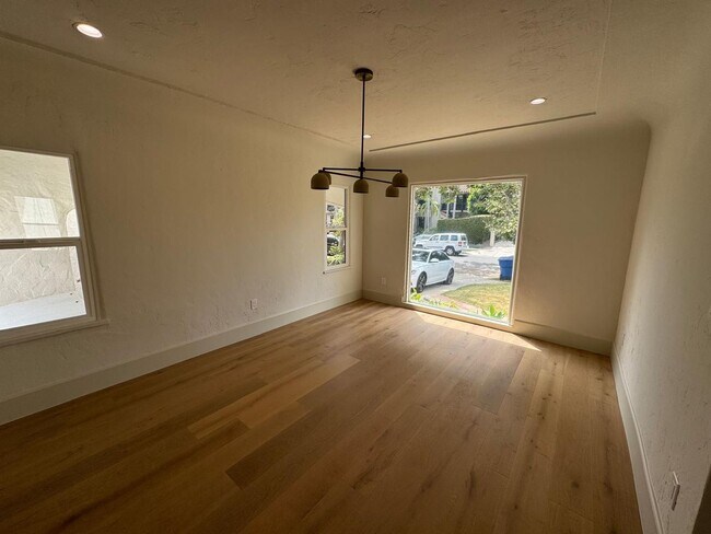 Building Photo - 424O