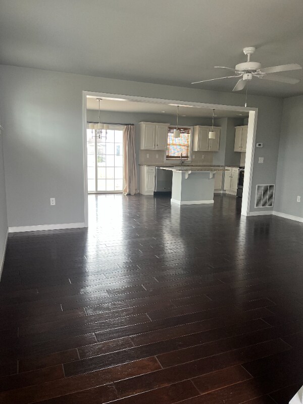 Foto del edificio - 102 Landover Ct