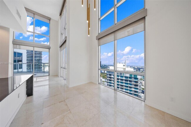 Building Photo - 1060 Brickell Ave