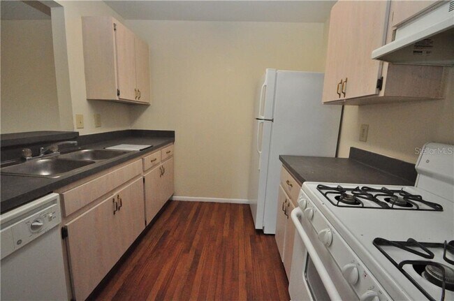 Foto del edificio - 2031 Dixie Belle Dr