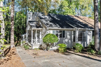 Building Photo - 5921 Applewood Ln