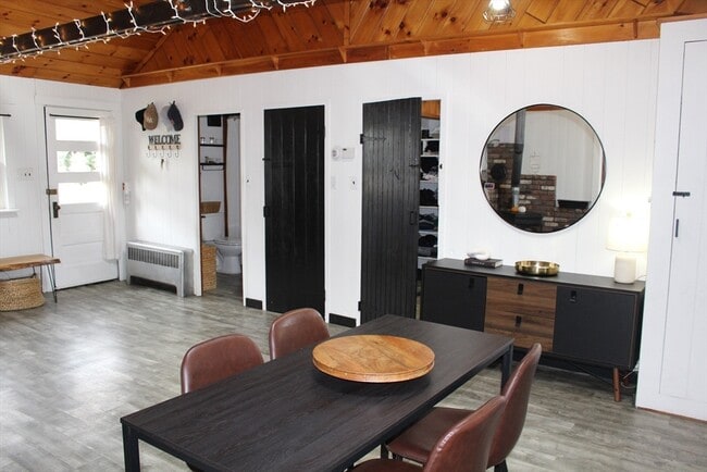 Building Photo - 16 Langlois Pines