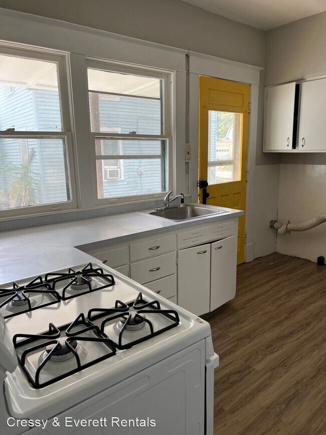 Building Photo - 3 br, 2 bath House - 108 Cross St