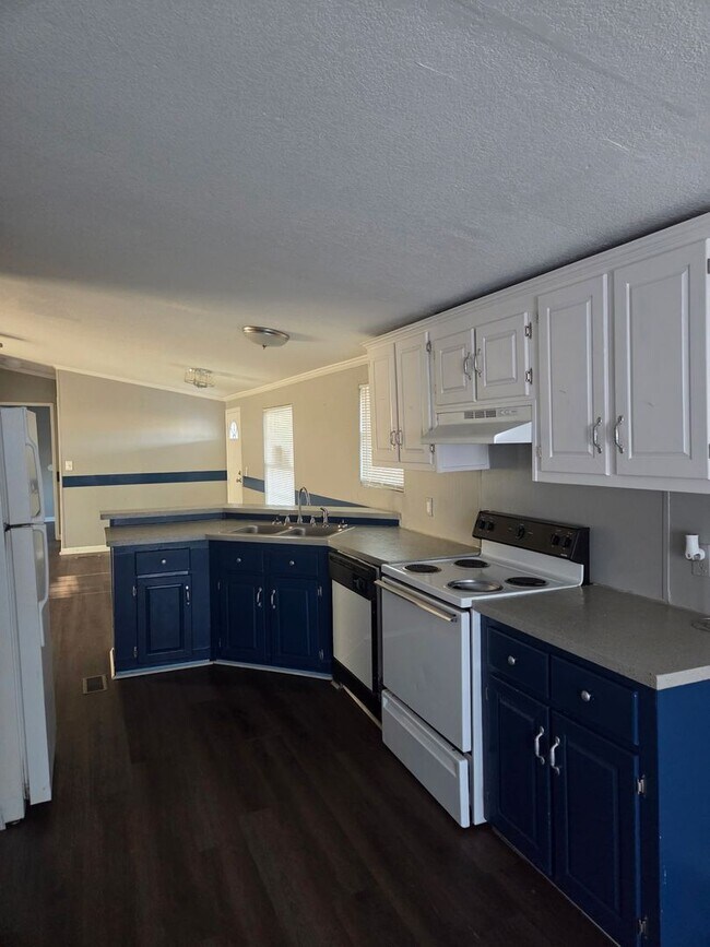 Foto del edificio - 3 Bed/2 Bath Mobile