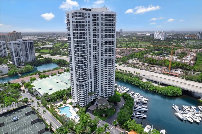 Foto del edificio - 3500 Mystic Pointe Dr