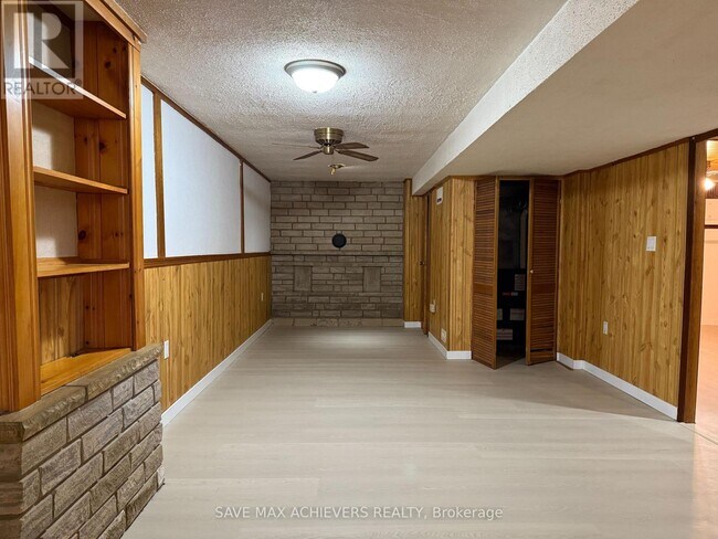Photo du bâtiment - 811 Dolph St N