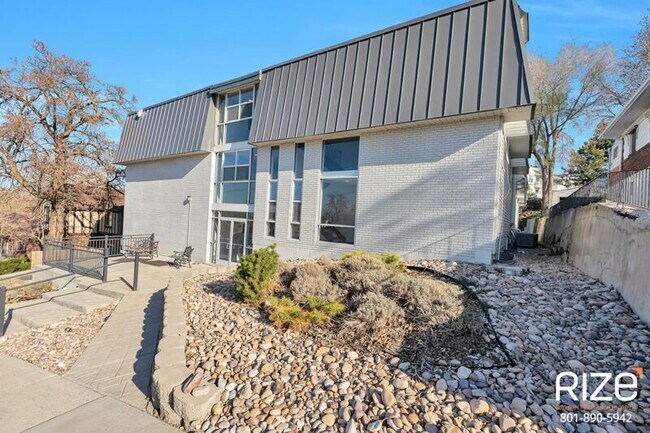 Building Photo - 935 E 600 S