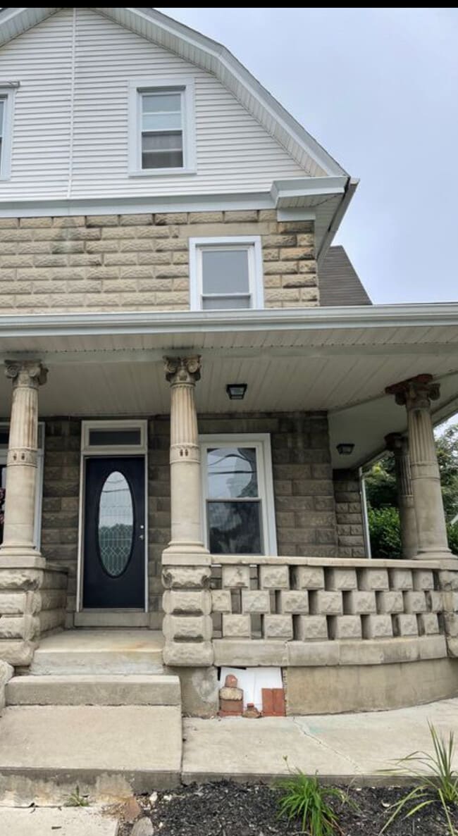 Building Photo - 3933 E Grant St