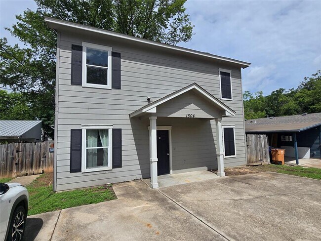 Foto del edificio - 1604 Singleton Ave