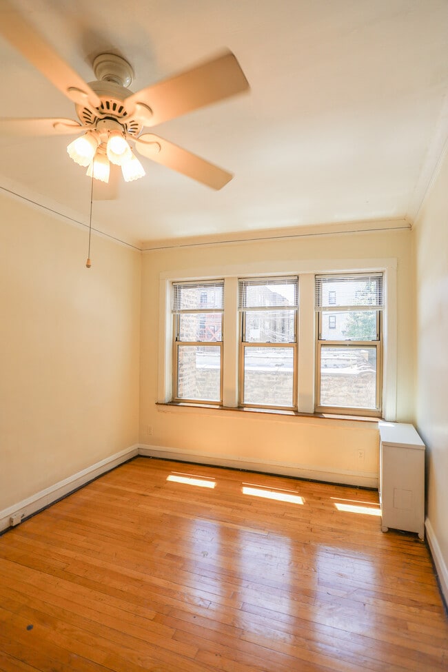 Building Photo - 7714 N Sheridan Rd