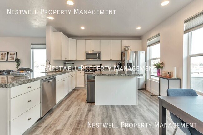 Building Photo - **$250 OFF 1ST MONTH'S RENT** - Stunning 3...