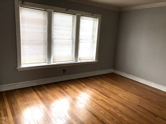 Foto del edificio - 743 N Mayfield Ave