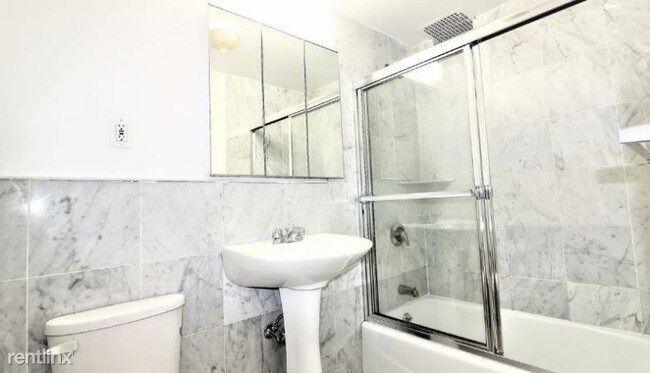 Building Photo - 417 W 58th St