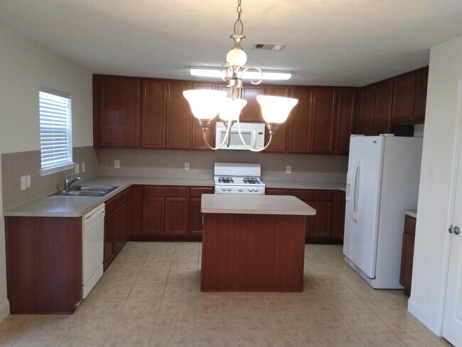 Building Photo - 15606 Harris Canyon Ln