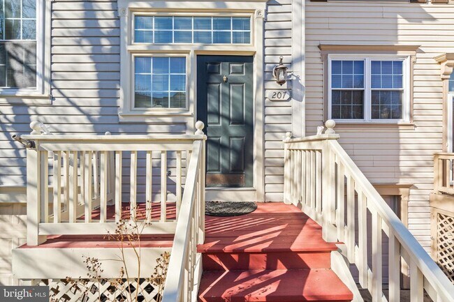 Building Photo - 207 McDaniel Dr