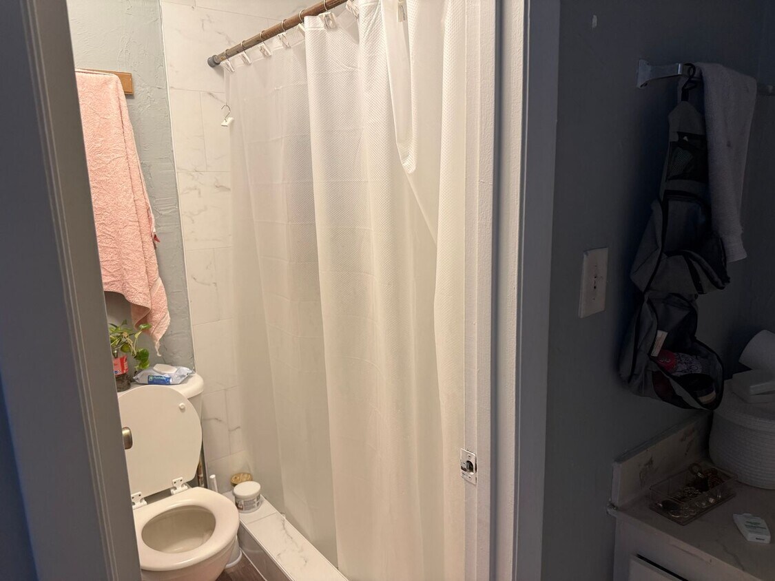 Foto del edificio - * MOVE IN SPECIAL * 1/2 OFF 2ND MONTH'S RENT!! Spacious 1,226 SF Unit - 2 bd / 2 ba near UF - Bra...