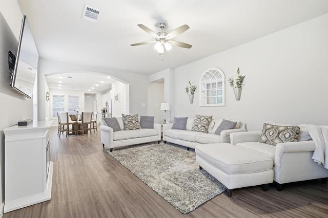 Foto del edificio - 5582 Yarborough Dr