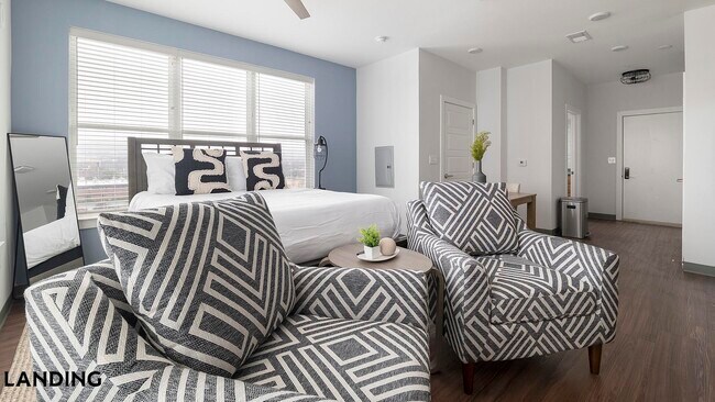 Building Photo - 302 13th St S