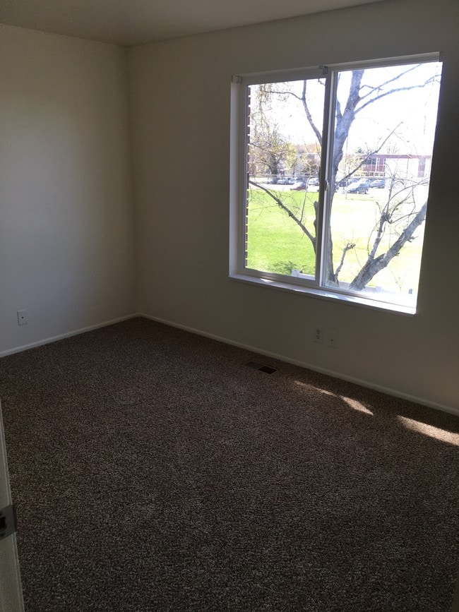 Building Photo - Twin Pines Apartments
