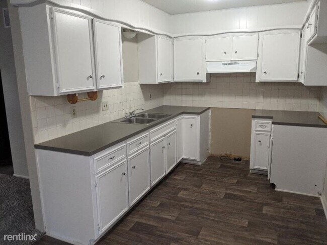 Building Photo - 2 br, 1.5 bath Townhome - 3103 W Edna St