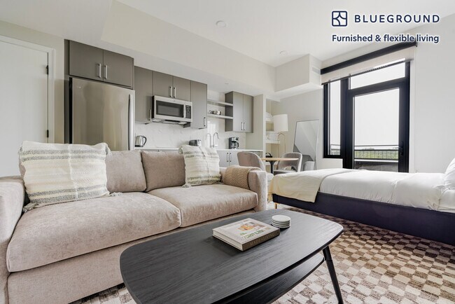 Building Photo - 3275 Washington Blvd