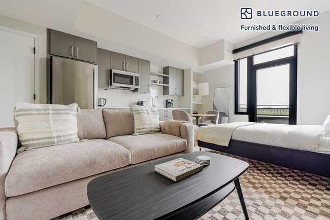 Building Photo - 3275 Washington Blvd