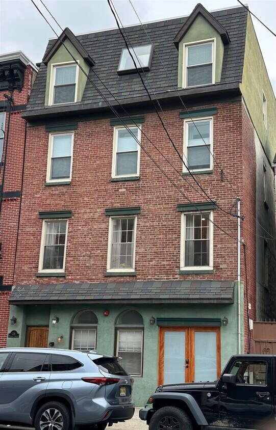 Primary Photo - 376 Palisade Ave