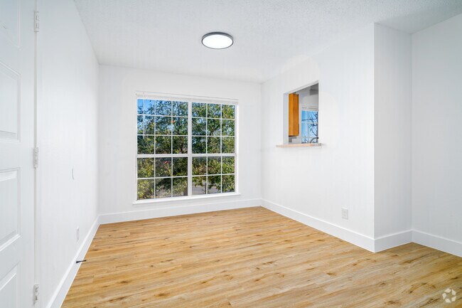 2 habitaciones, 1 baño - 854 pies cuadrados - Comedor - Big Rock