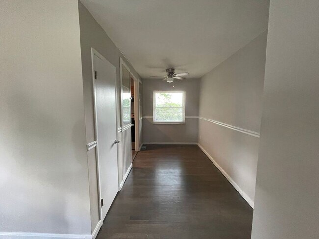 Foto del edificio - Amazing 3 bedroom 2 bathroom house availab...