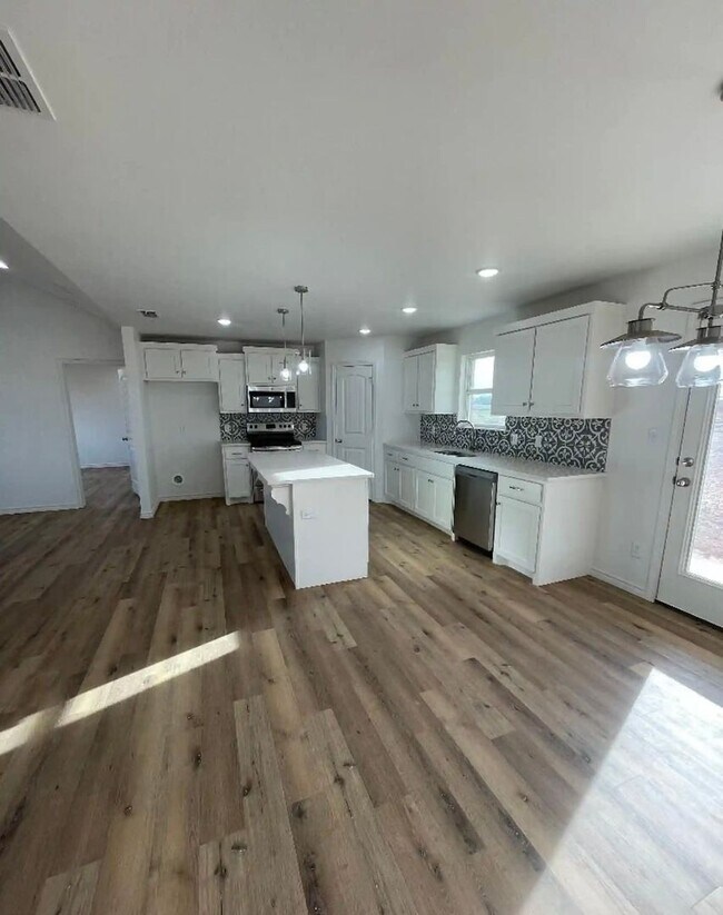 Foto del edificio - Brand NEW 3 Bedroom on 1 Acre in Idalou ISD!