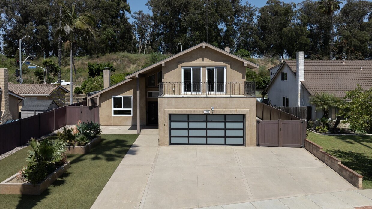 Primary Photo - Stunning 4-Bedroom, 3-Bath Ventura Keys Re...