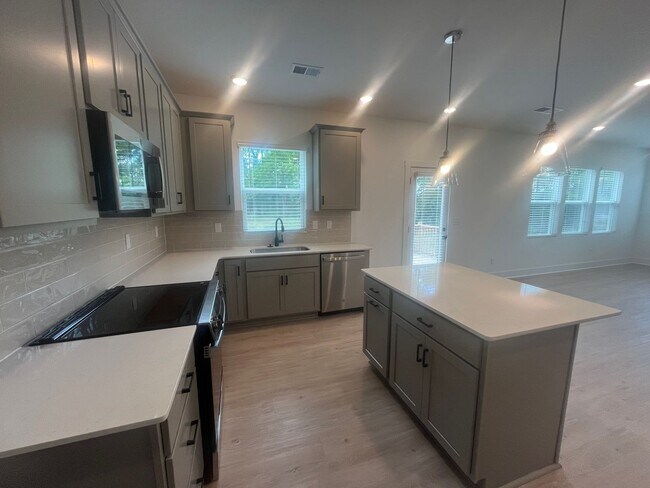 Foto del edificio - New Construction Home with 4 Bedrooms, 2.5 Baths, 2 Car Garage, Fenced Yard