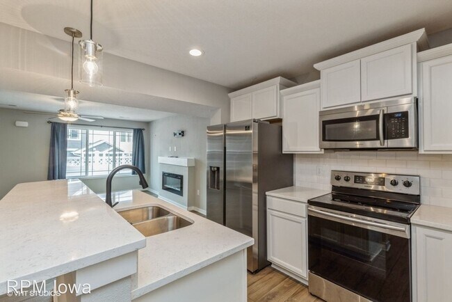 Foto del edificio - 3 br, 2.5 bath House - 916 NE 57th Lane