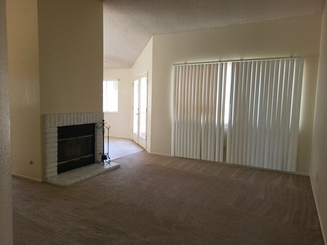 Building Photo - Corner lot Fairfield Home