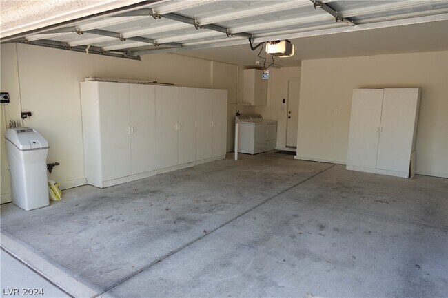 Building Photo - 2119 Joy Creek Ln