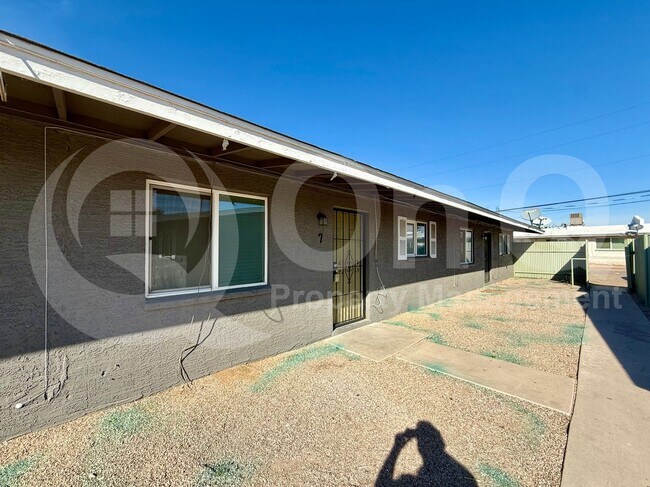 Foto del edificio - 2210 W Devonshire Ave