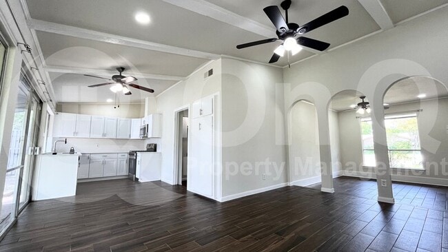 Foto del edificio - 3300 Sharon Cir
