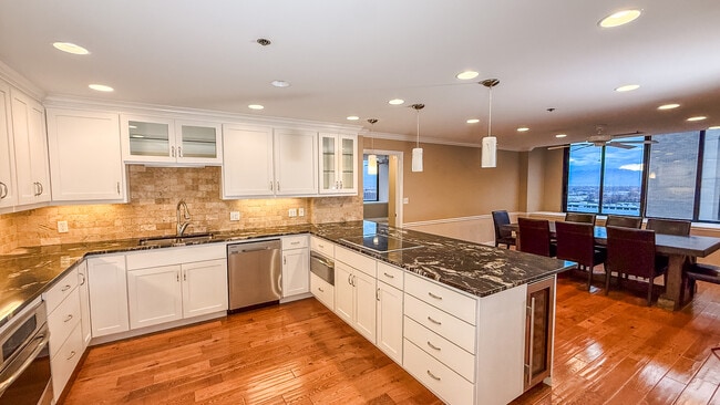 Building Photo - 44 W Broadway