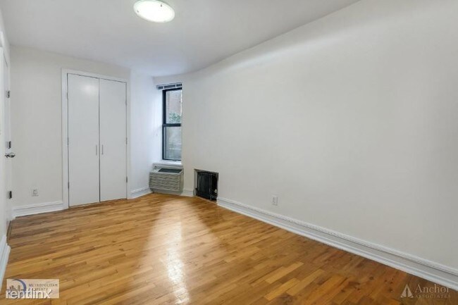 Building Photo - 146 W 68th St