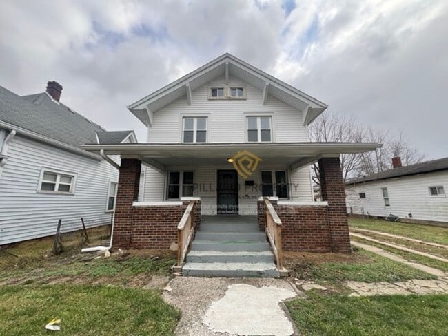 Close to Downtown Indy, Crown Hill, 4 Bedroom, 2 Bathroom House Available NOW! - Close to Downtown Indy, Crown Hill, 4 Bedroom, 2 Bathroom House Available NOW!