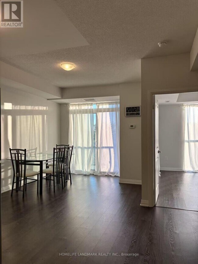 Photo du bâtiment - 9560-9560 Markham Rd