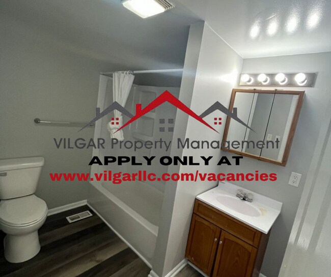 Building Photo - Deceivingly large … 2 bed, 2 full bath (in...