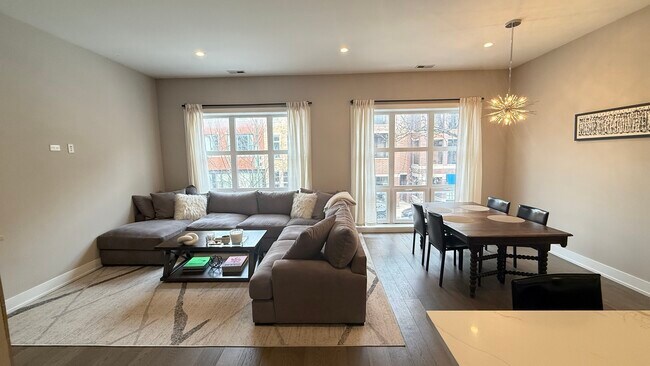 Foto del edificio - 2930 N Lincoln Ave